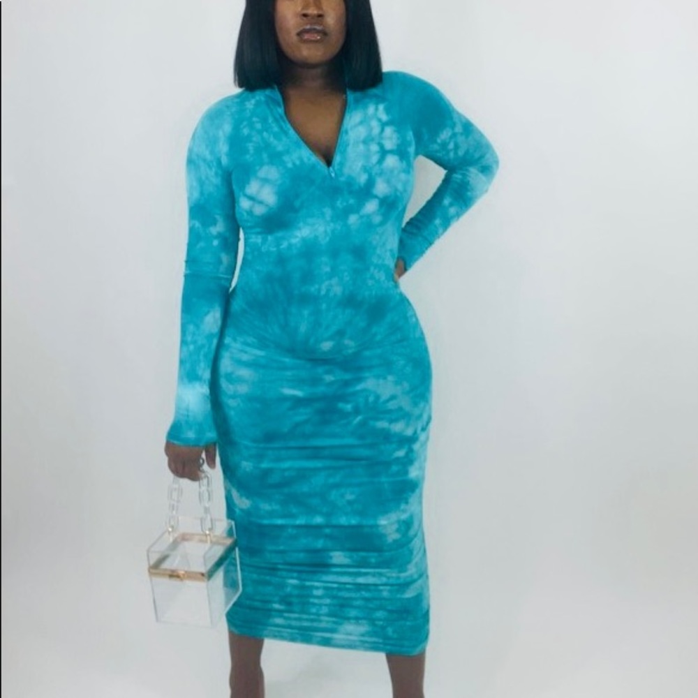 “ Chia” Long sleeve midi dress